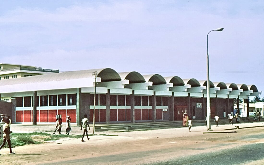 Postamt-Mambrobi-Accra-1974.-c-Archiv-Hannah-Schreckenbach-mit-freundlicher-Genehmigung-durch-Thomas-W.-Meyer